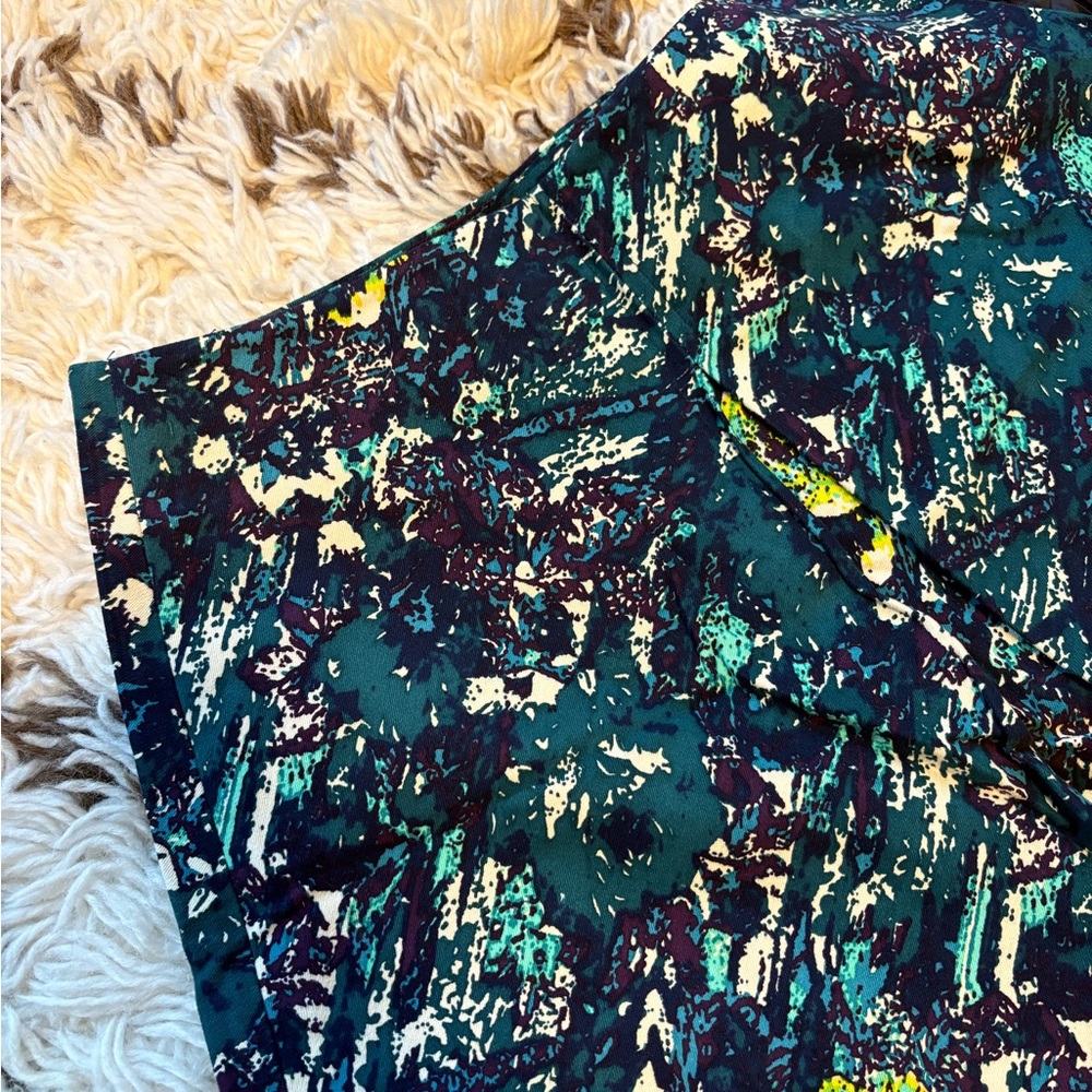 Abstract Patterned Skirt - Picture 3 of 4